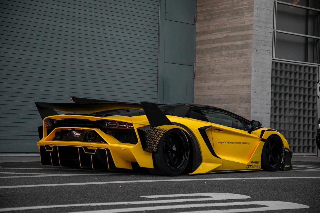 LB-Silhouette WORKS AVENTADOR GT Evo